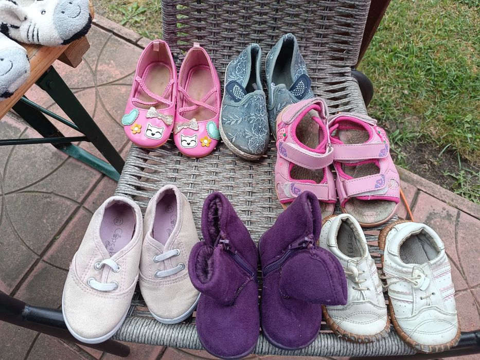 Karton butów od 18 do 24