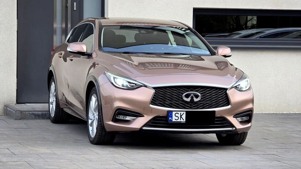 Infiniti Q30