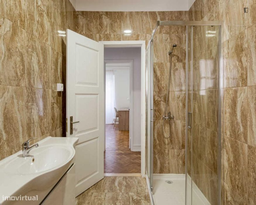 Quarto - localizado em Alvalade Lisbon