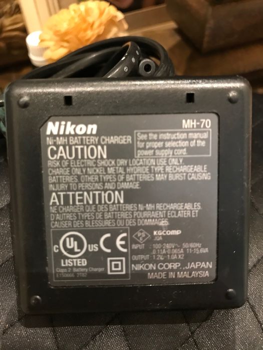 Carregador de pilhas Nikon MH-70