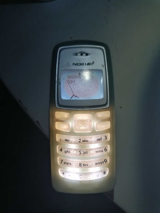 2 telemoveis nokia antigos a funcionar