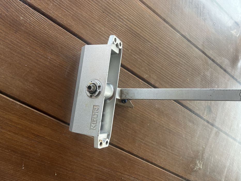 Доводчик дверей  Кедр