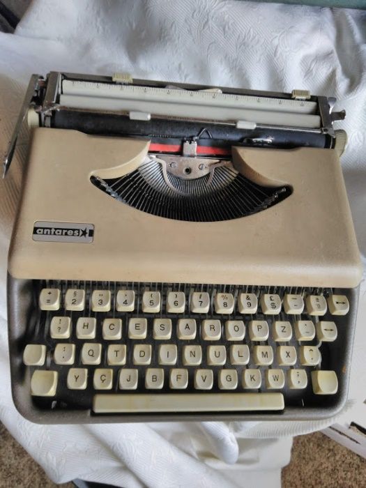 Máquina de escrever antiga
