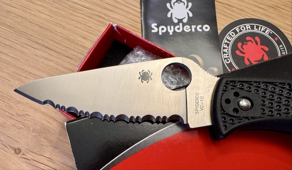 Spyderco Endela Serrated VG-10