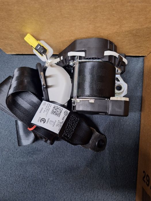 Poduszki Pasy nowe oryginalne caddy IV 4 2015