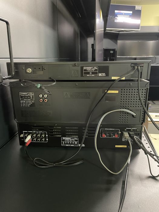 Тюнер  Fisher FM-226 + Дека CR-W223R + Підсилювач CA-223R.