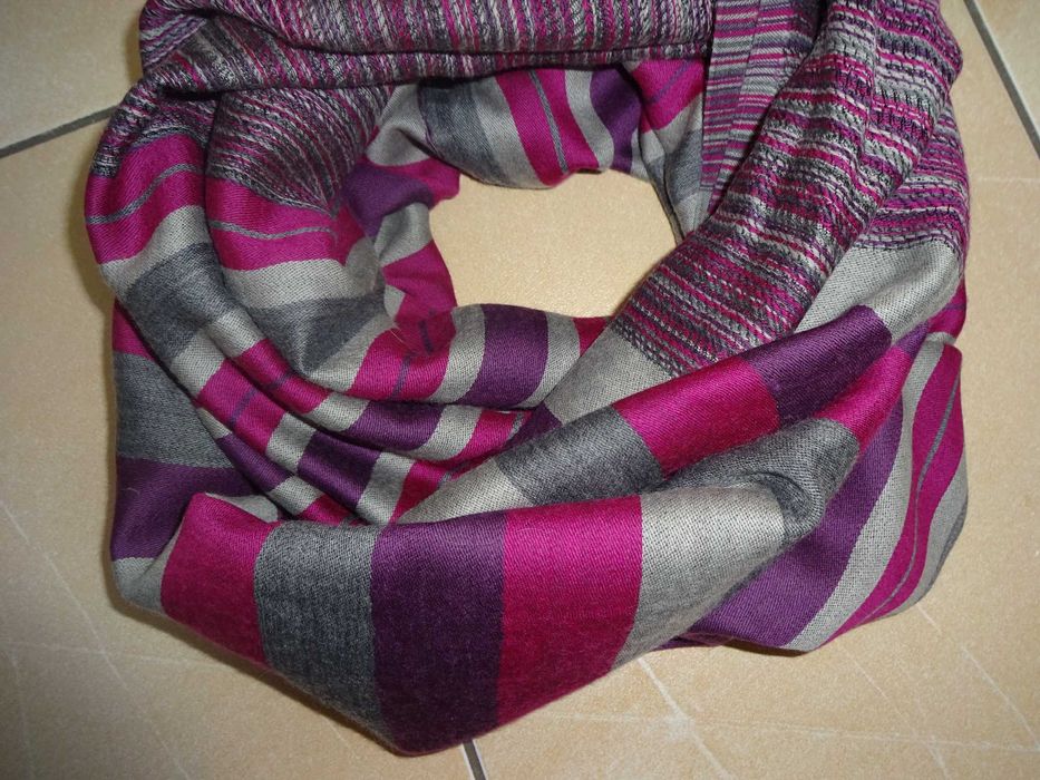 TIE RACK London 65% Wool 35% Viscosa delikatny zawijany szalik komin