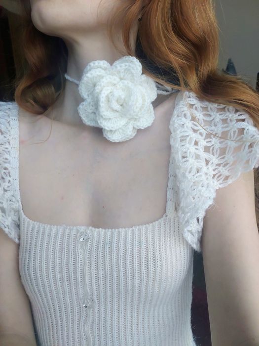 Biały choker, naszyjnik przypinka kwiat biała elegancka