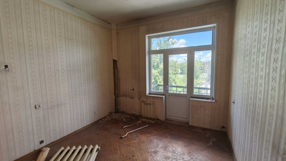 Продажа  3-комн. квартиры в 100 метрах от м. "Научная", 4-й этаж