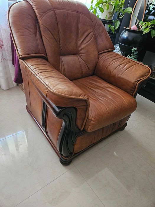 Sofa cama em pele + 2