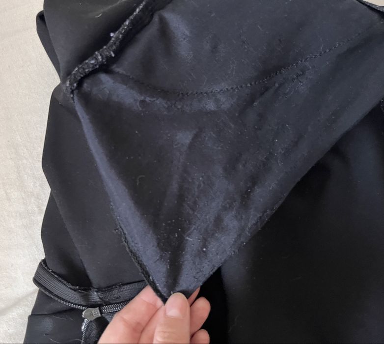 Czarna klasyczna spódnica ołówkowa do kolan z kieszeniami