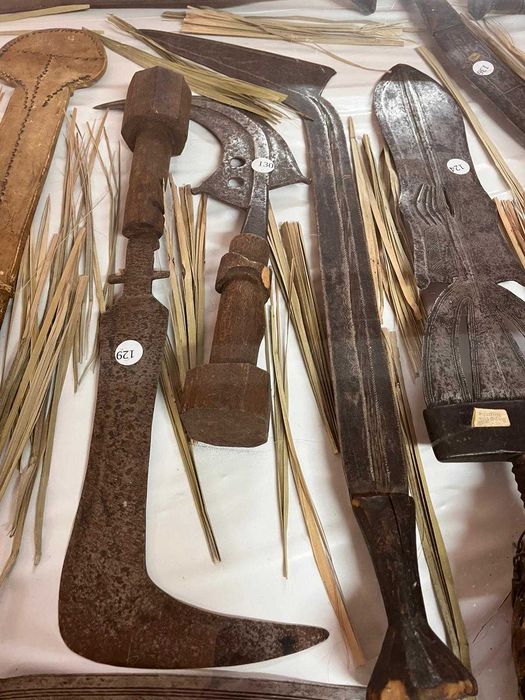 Coleção de Armas Tribais e Ferramentas Tradicionais Africanas