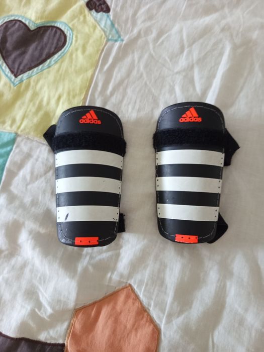 Caneleiras futebol adidas