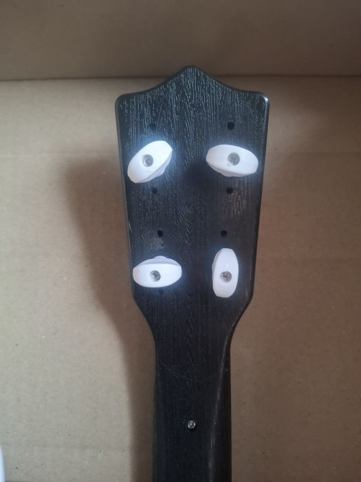 Акулеле JiRong в ідеальному стані