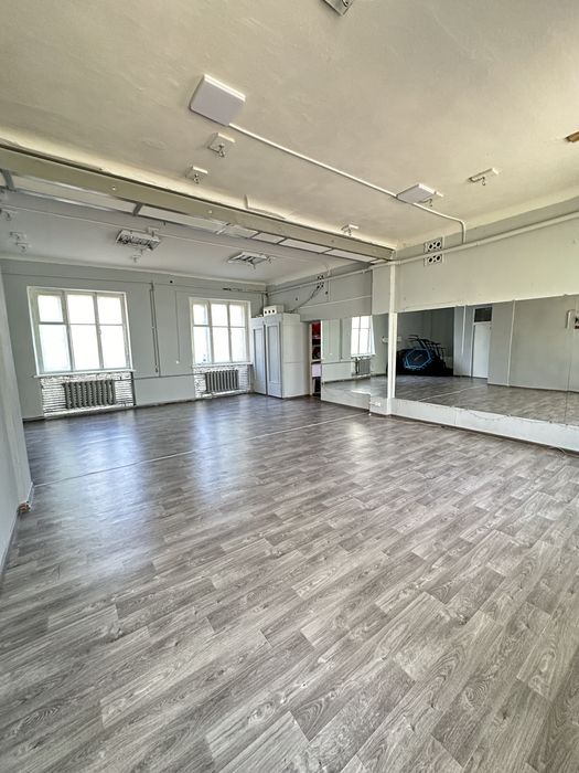 Продається будівля у центрі міста