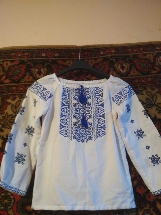Продам блузку вишиванку на дівчинку