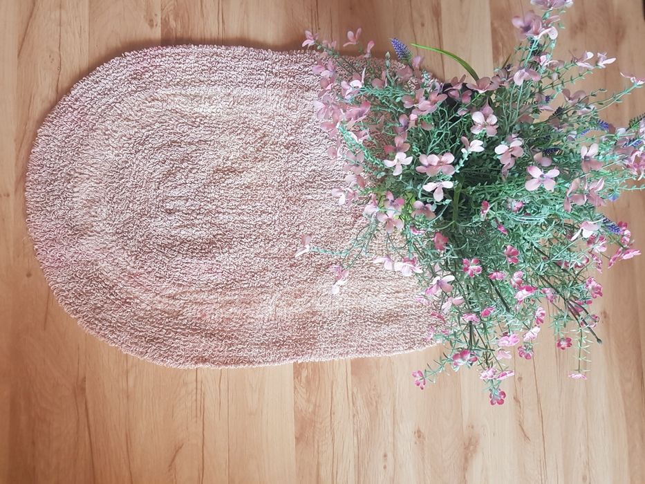 Dywanik ,chodnik z fabrycznymi przebarwieniami  77cm x 49cm