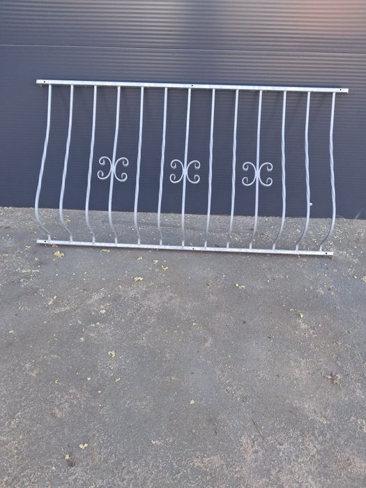 Solidne Przęsła Balustradowe / Balustrada Metalowa