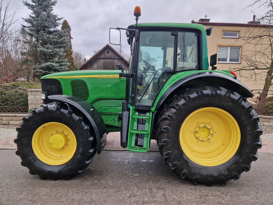 Ciągnik John Deere 6820