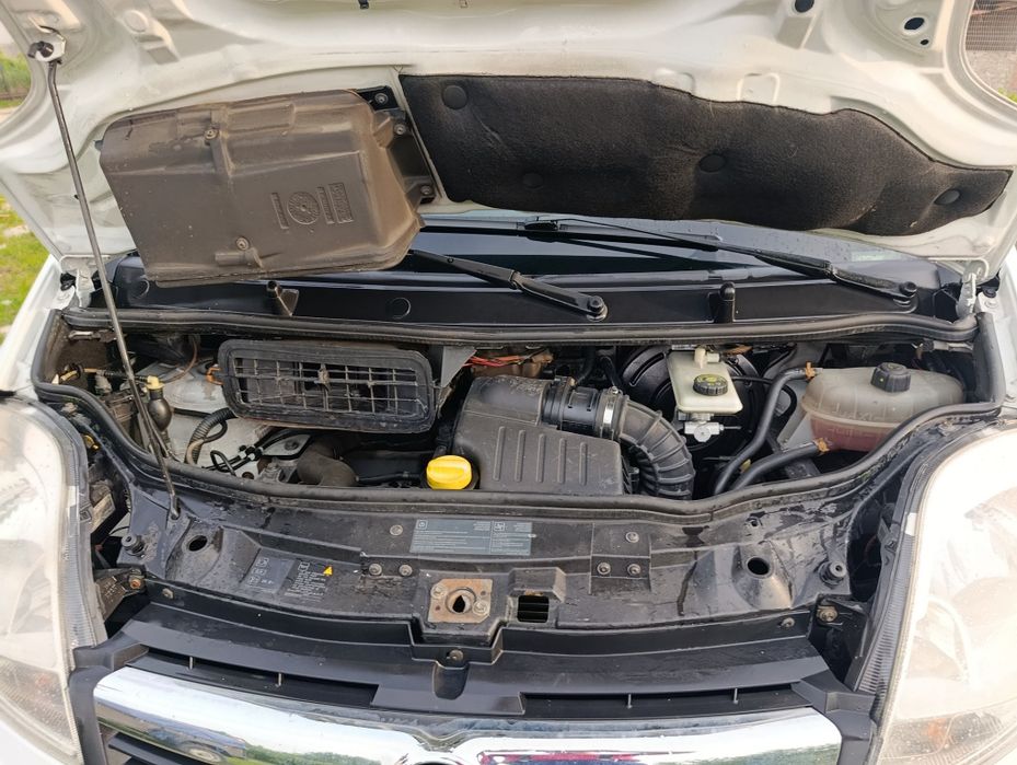 Opel vivaro 2007 року 2.5
