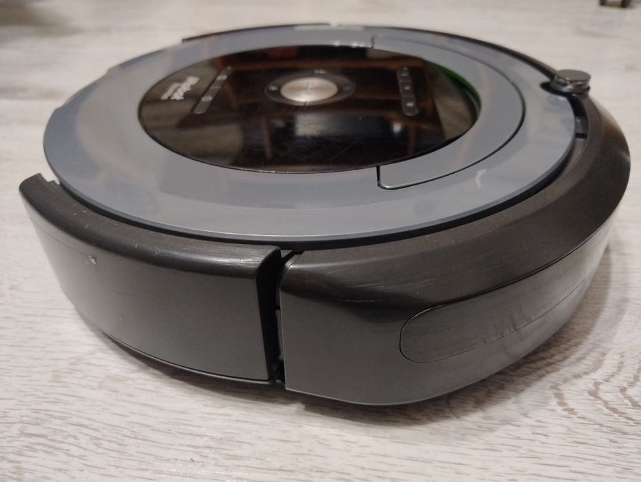 Sprawna płyta główna z obudową i zderzakiem Irobot Roomba 681
