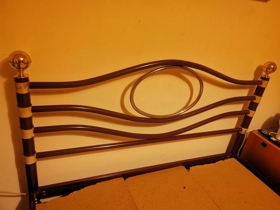 Cama de casal de metal