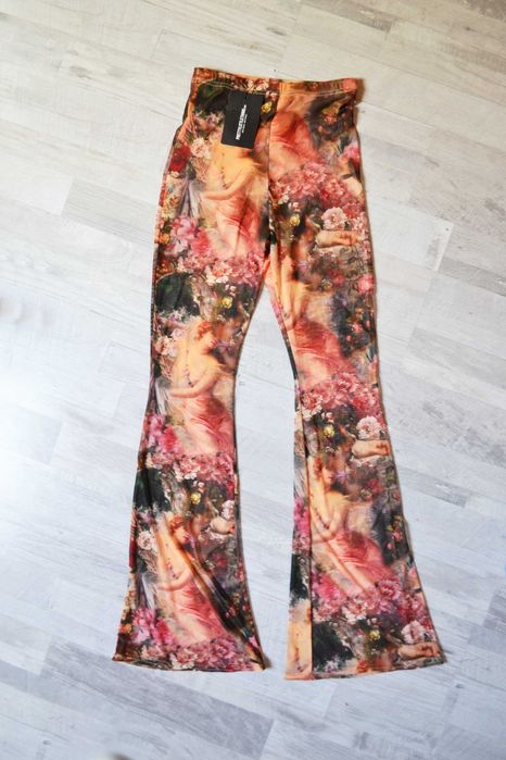 Spodnie dzwony malarski print Obraz malarstwo PrettyLittleThing S