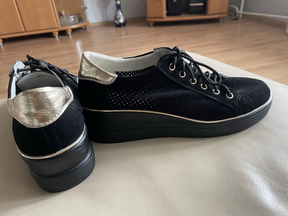 Czarne sneakersy ALAINA