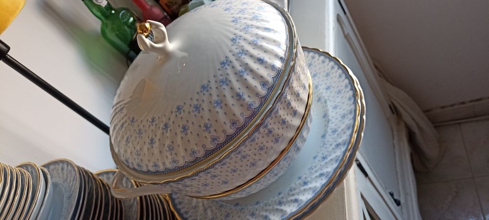 Conjunto loiça azul e dourado