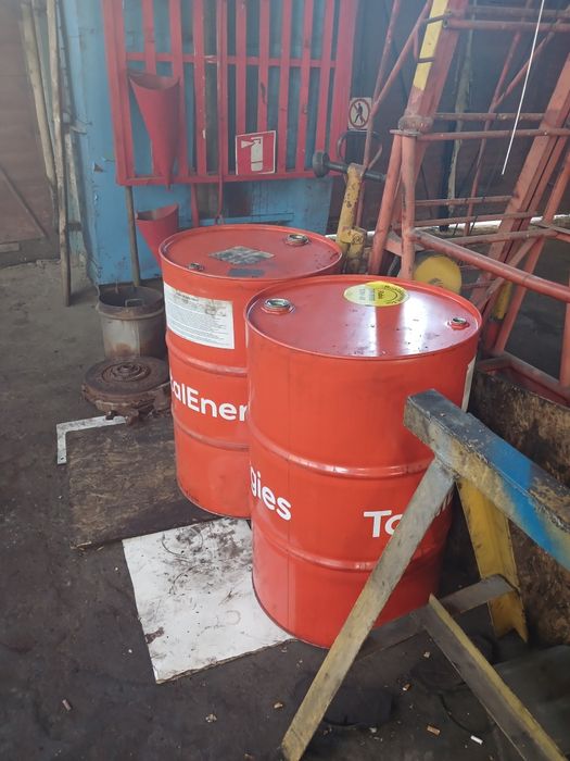 Бочки б/у 200 л, каністри 20л