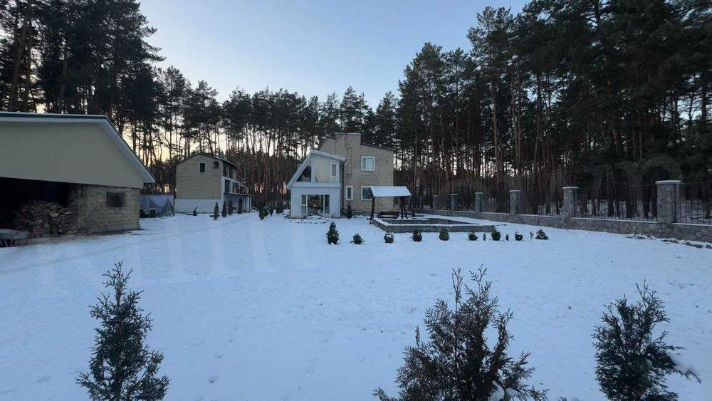 Продається житловий комплекс у с Дівички