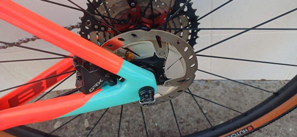 Bicicleta de Gravel BH EVO 3.0 GRX810 11HD VERMELHO  E AZUL