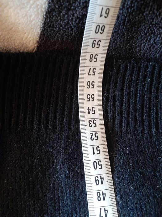 Sweter damski z haftem