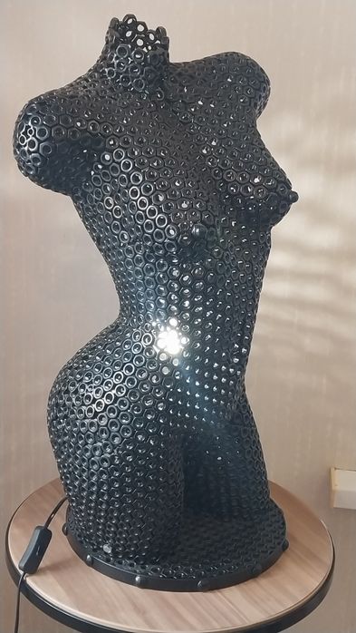 Скульптура из металла.Декоративная фигура женского тела из гаек. Сварн