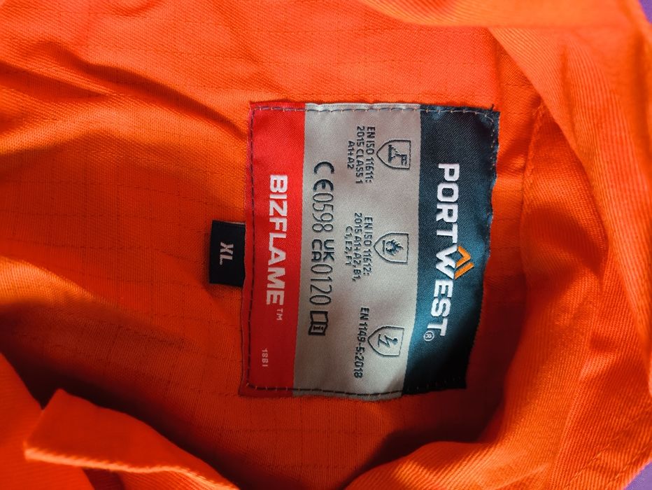 Робочій комбінезон , розмір XL.