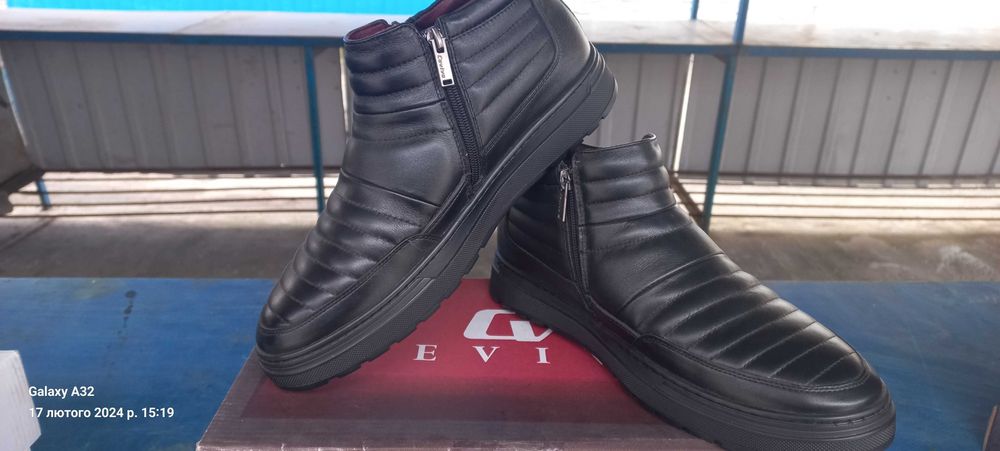 Розпродаж чоловічого взуття (ботинки,туфлі,босоніжки),.