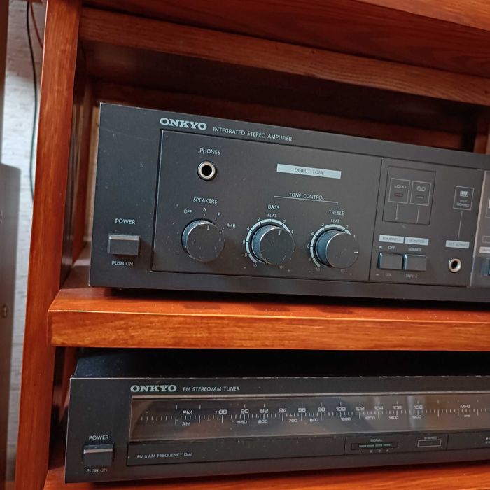 Продам тюнер Onkyo T-22.