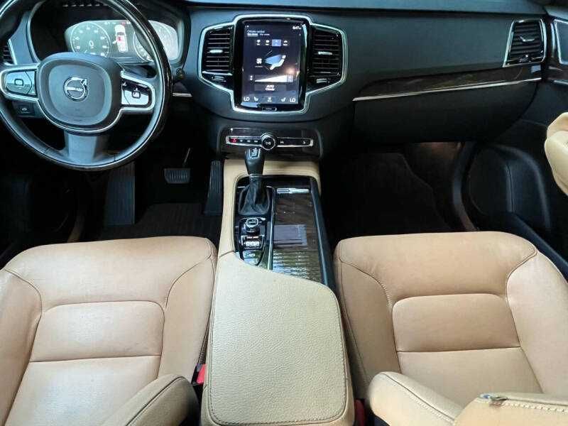 2017 Volvo XC90 Momentum