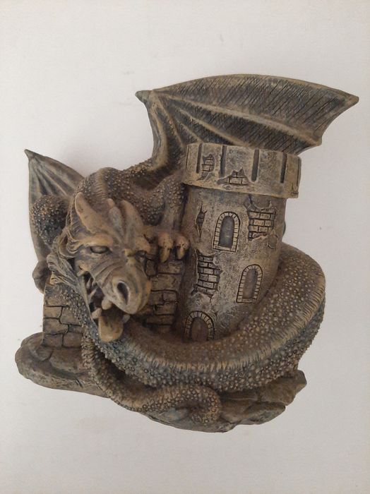 Dragão, The Tudor Mint, em Resina