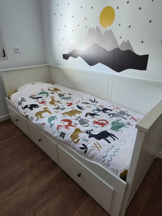 Cama com arrumação
