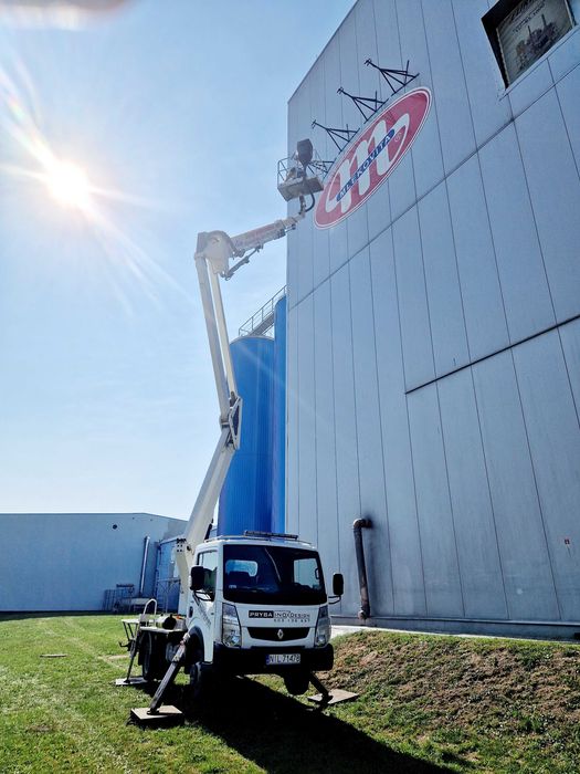 Usługi podnośnikiem koszowym
