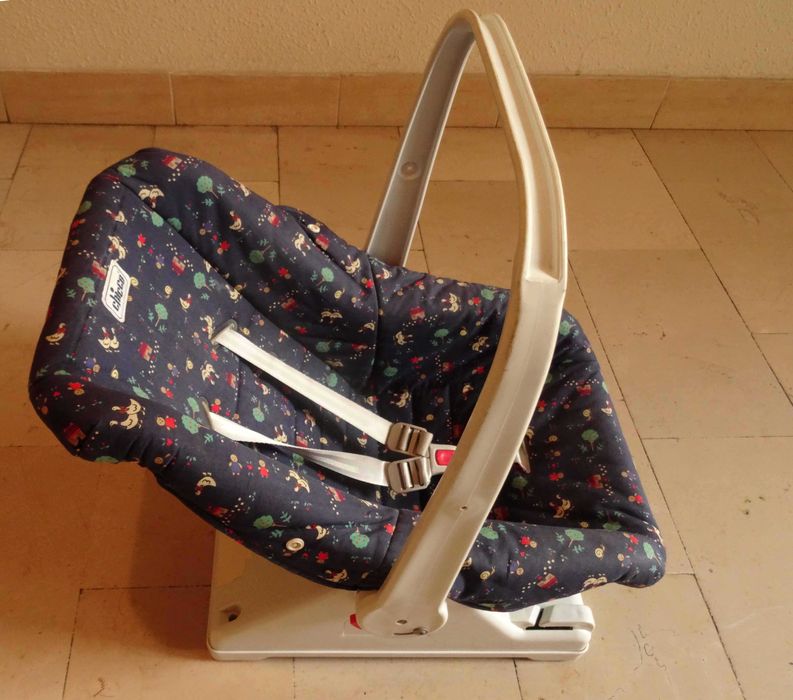 Cadeira de bébe CHICO de auto até 10Kilos