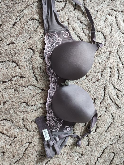 Biustonosz sztywny fioletowy r. 95 D