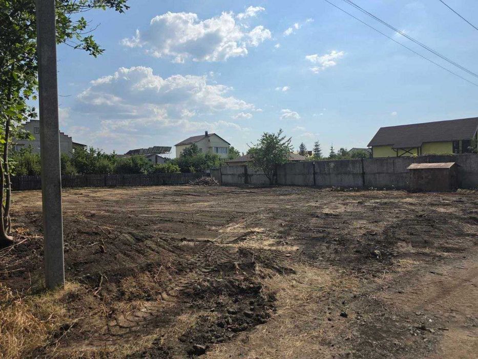 Павленки ( ул. Уграицкого- в начале коттеджного района)! Участок 12 соток. Район ул. Ньютона