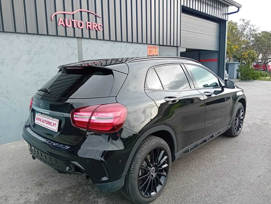 Mercedes GLA 180 AMG c/auto ( pequeno sinistro )