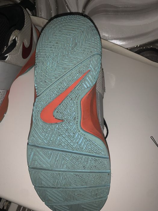 баскетбольные кроссовки Nike Hustle D8