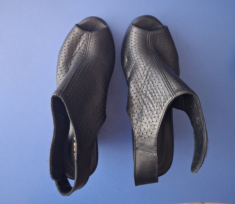 Женские туфли на танкетке