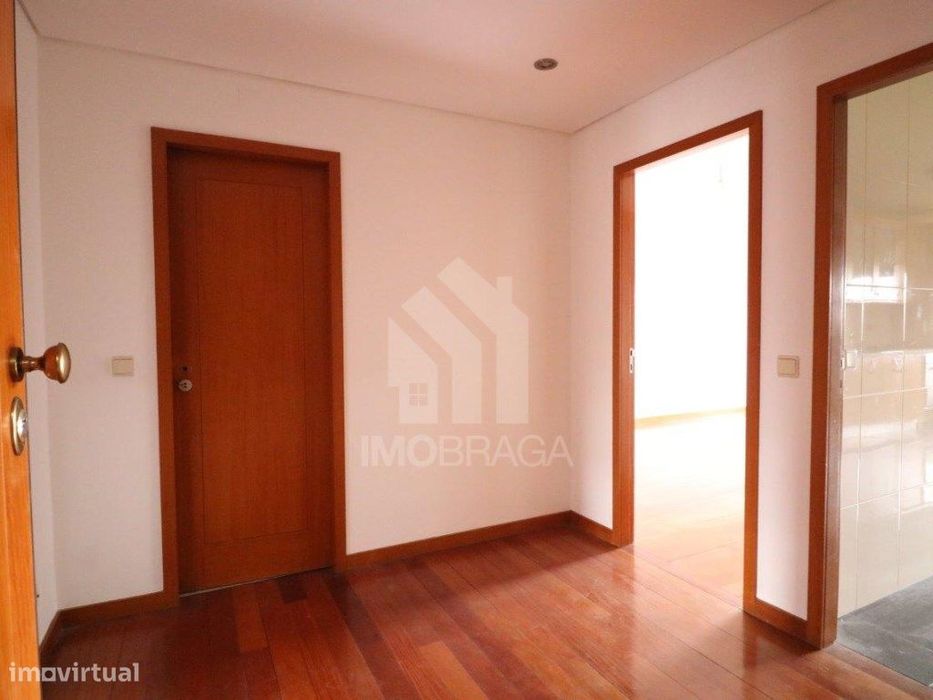 Venda Apartamento T2, em Lamaçães, Braga