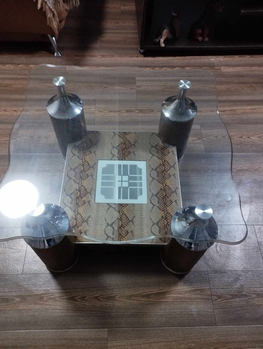 Продам столік 75 на 75см.