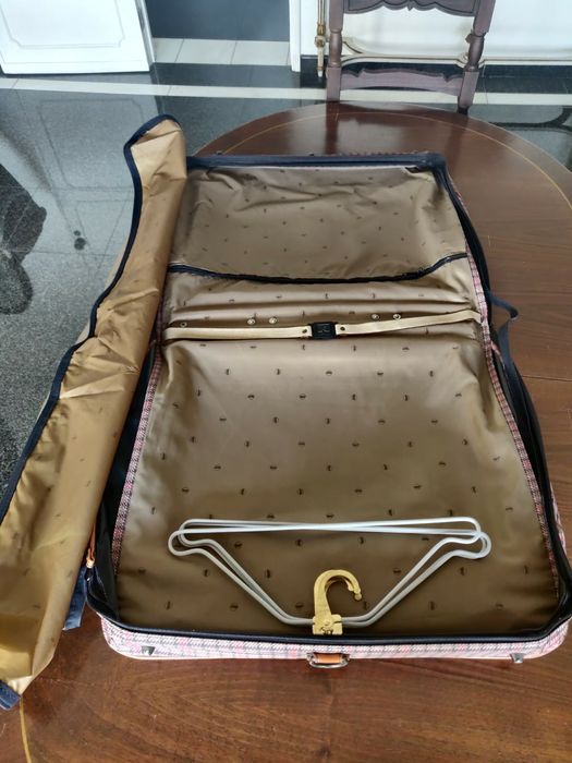 Porta fatos de viagem